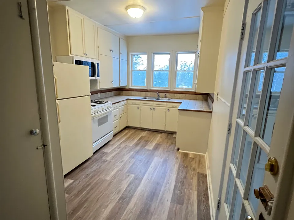 101 Pleasant St #1