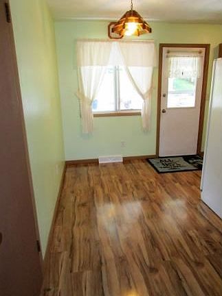 5th image of 15 Lori Dr
