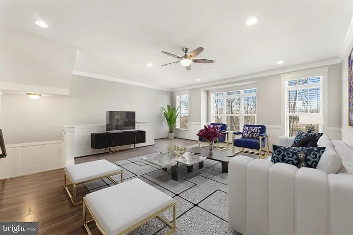 602 Savile Row Ter — Photo 4