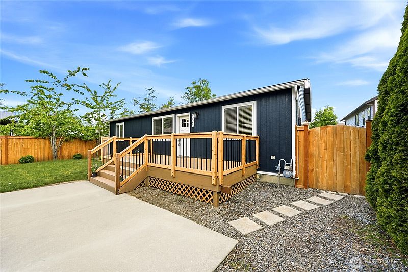 2nd image of 3523 Bennett Drive