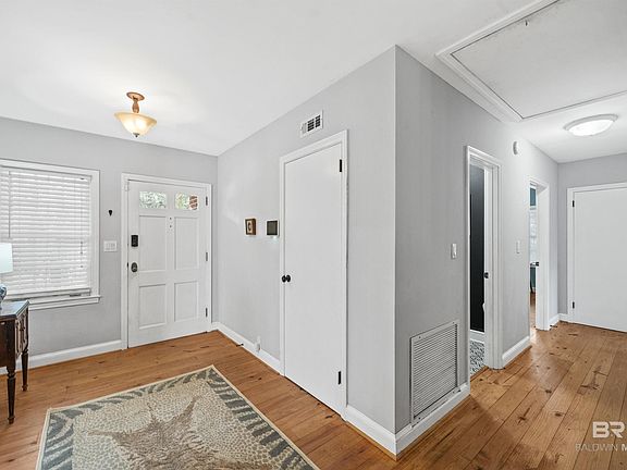 4th image of 3874 Hilton Dr