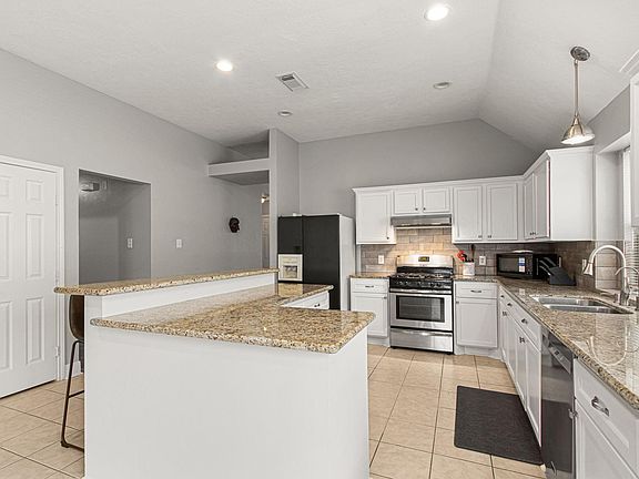 3rd image of 20314 Pomegranate Ln