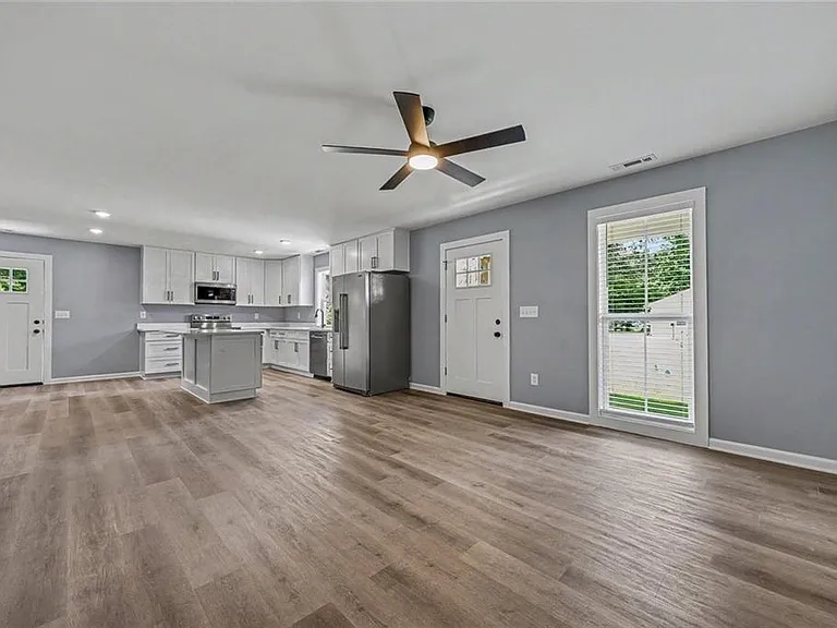 411 Hardy Ave SW — Photo 6