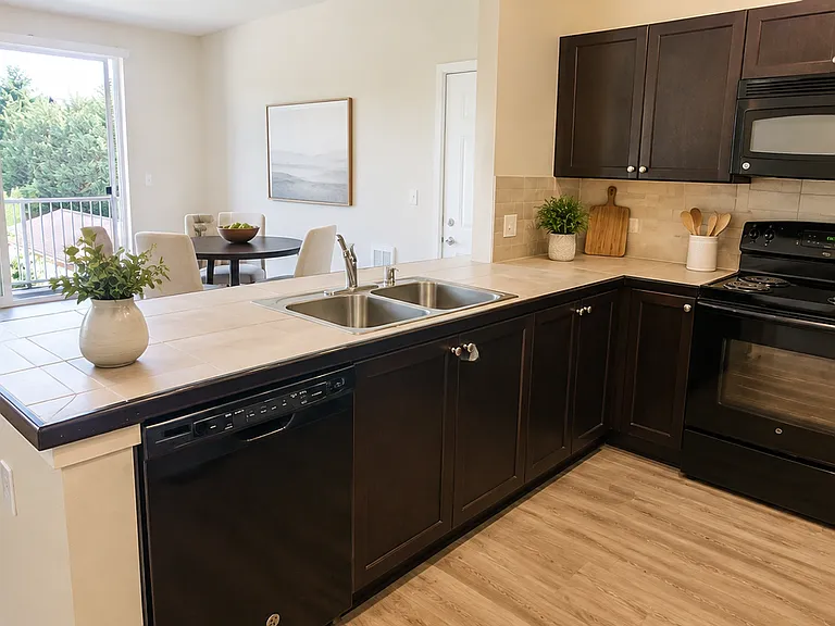 Creekside Apartments — Photo 30