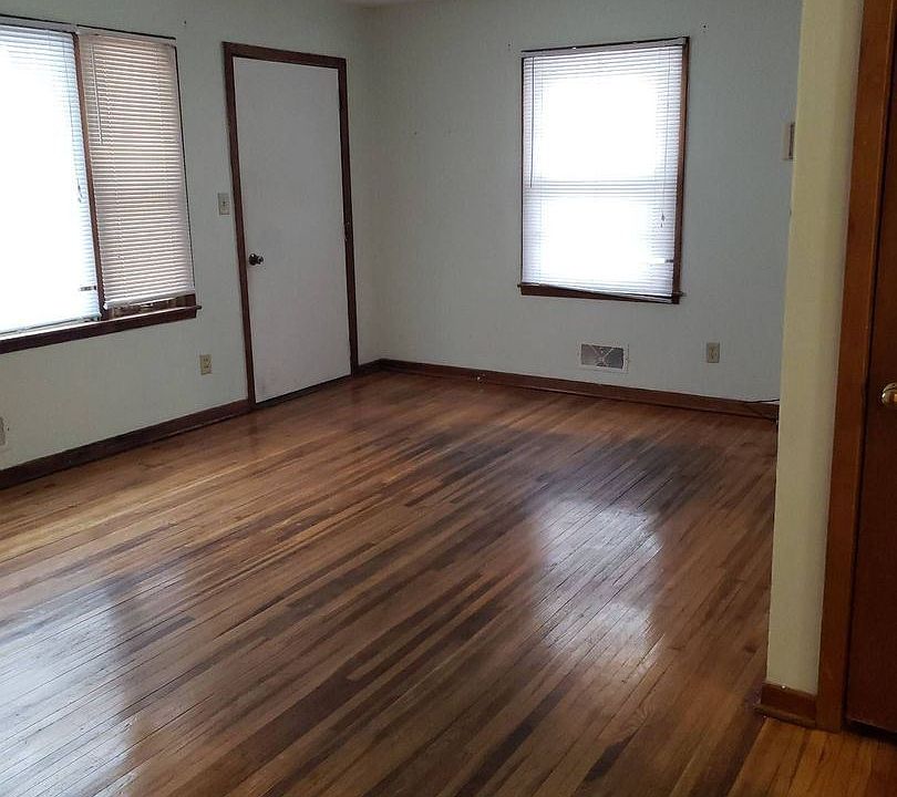2nd image of 417 10th St SE