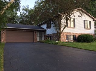 4192 Woodlake Dr, Hanover Park, IL 60133