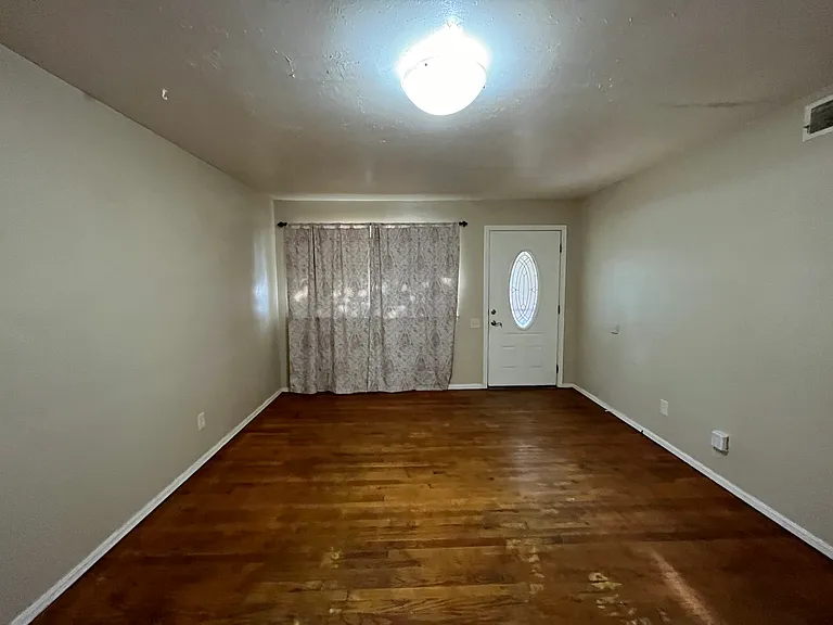 1508 Tanglewood Dr — Photo 2