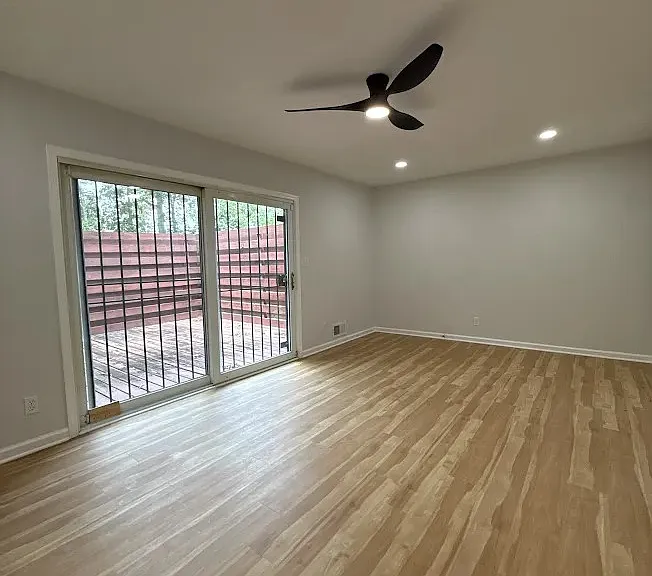 2407 Summerland Dr — Photo 6