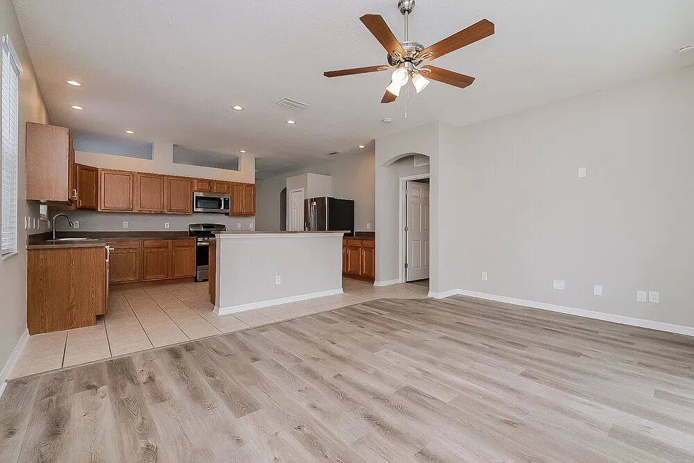 4 bed, 2.0 bath, 1969 sqft, $2,905 — Photo 3