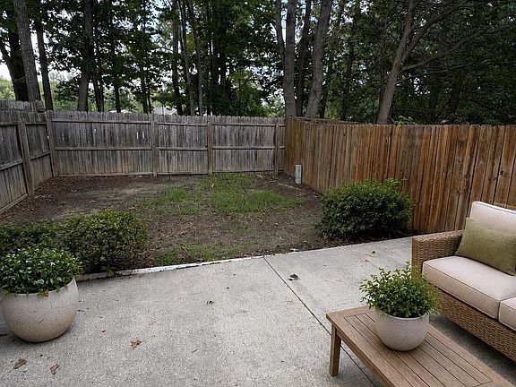 5th image of 1594 Cool Spring Rd