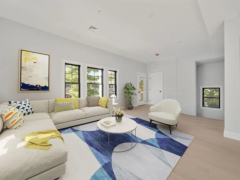 82 Rossmore Rd #2 — Photo 5