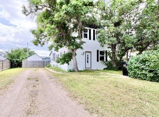 109 N 3rd Ave E, Oyen, AB T0J2J0
