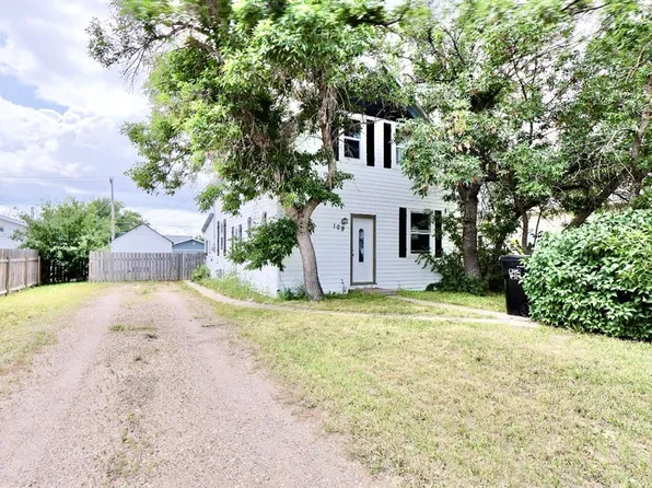 109 N 3rd Ave E, Oyen, AB T0J 2J0