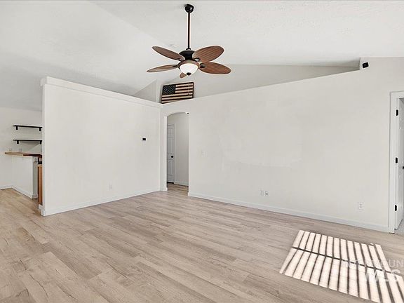 4th image of 1113 Golden Pheasant Dr