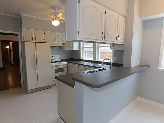 3rd image of 5920 N Virginia Ave #2