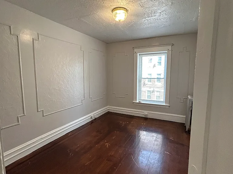 211 Walnut St #2R — Photo 8