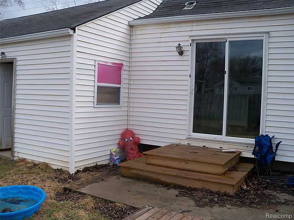 3rd image of 413 E Hemphill Rd