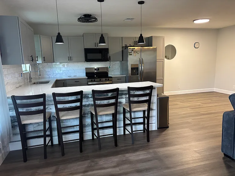 211 Country Ln #C — Photo 2