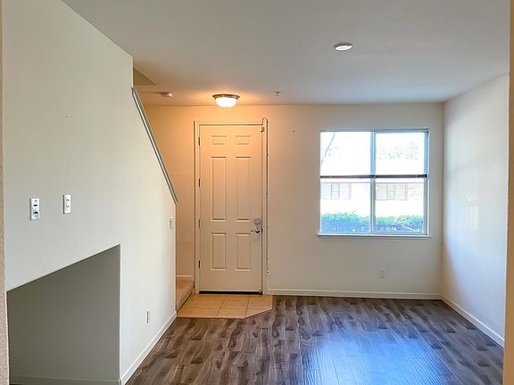 3rd image of 2470 Autumnvale Ave