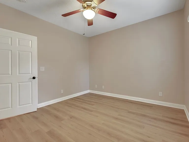 807 E Main St — Photo 19