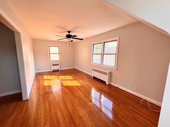 5th image of 60 Laurel Pl #2
