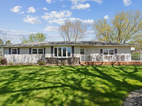 3951 Cedar Terrace Dr, Waterloo, IA 50702