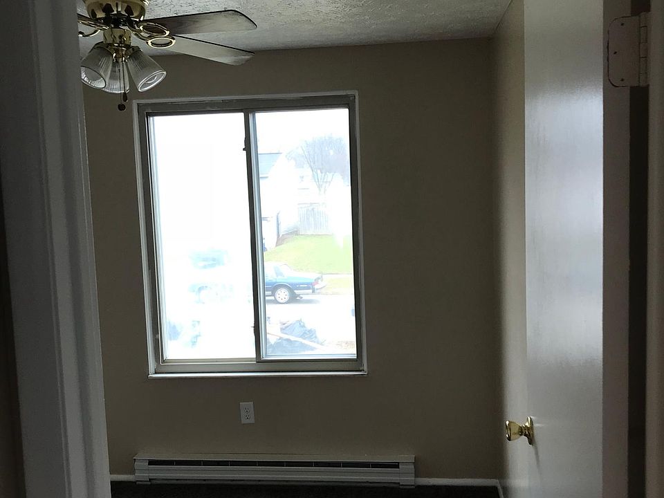 2nd image of 4715 Ventura Dr