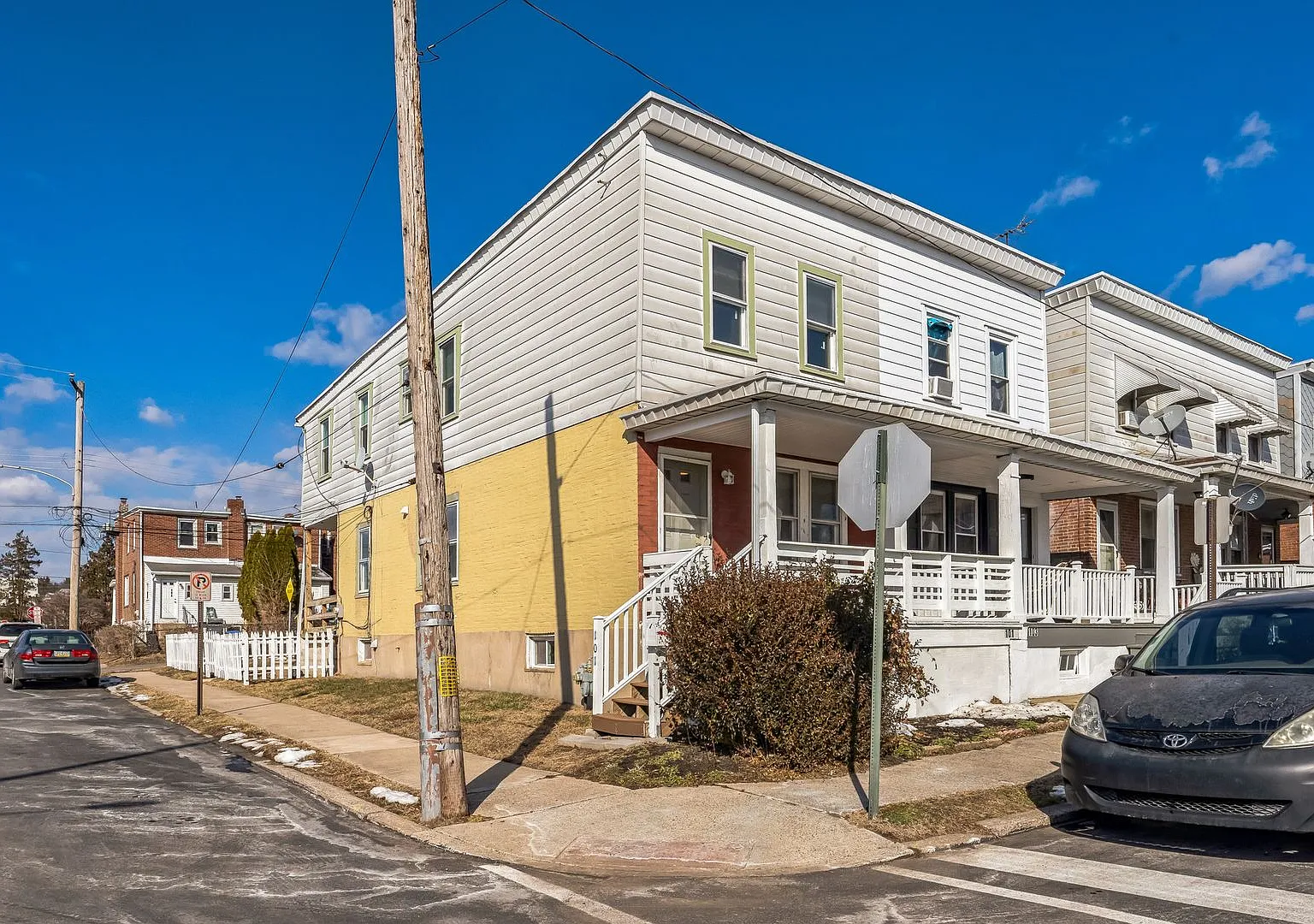 Recently Renovated 4 Bedroom, 1.5 Bath Norristown Corner! — Photo 2