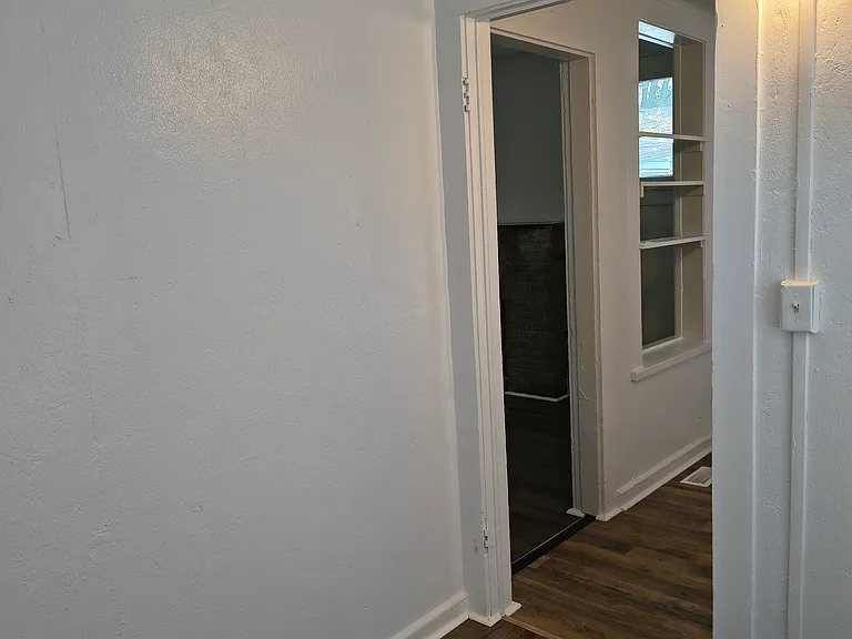 1637 Jackson Ave — Photo 11