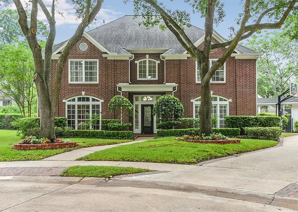 Welcome Home to 4603 Andover Ct . This stunning 5 bedroom 3/1 bath Executive Perry Home on a beautiful oversized cul de sac lot with pool, spa and covered patio is presented by Moira Holden