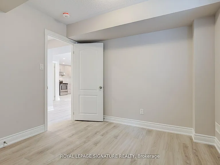16 Dancing Waters Rd #BASEMENT — Photo 21