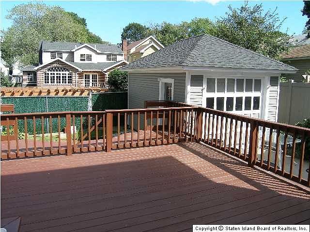 2nd image of 551 Metropolitan Ave