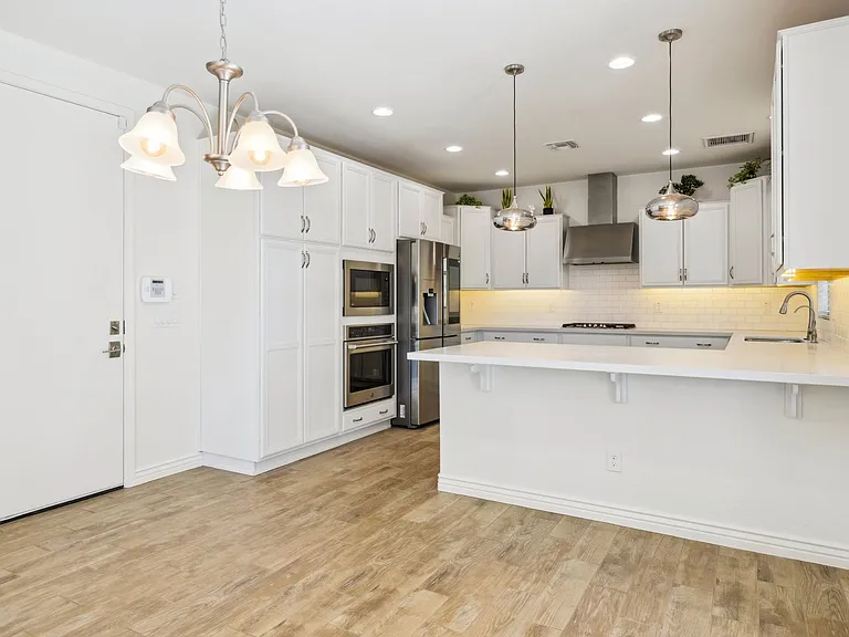 211 E Brinley Dr — Photo 10
