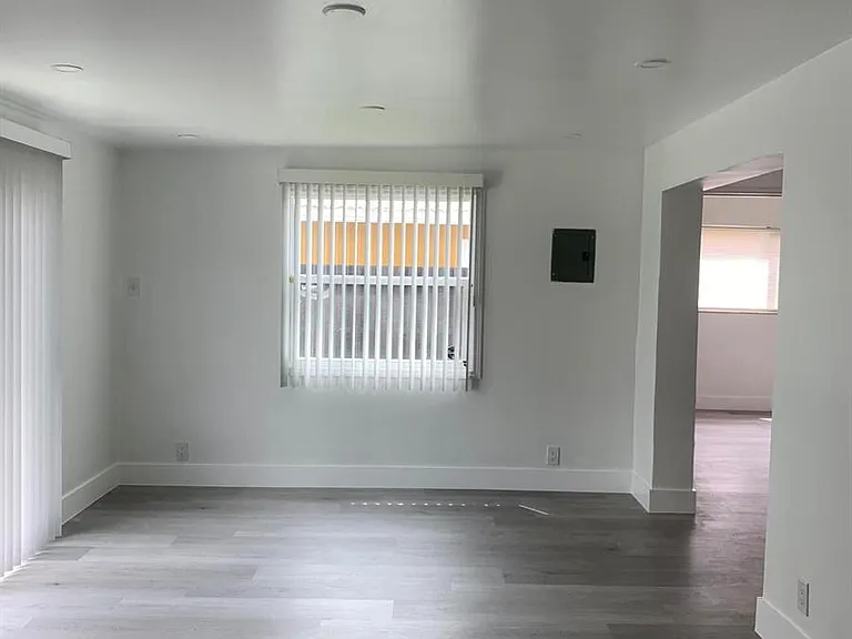4005 NW 76th Ave — Photo 12