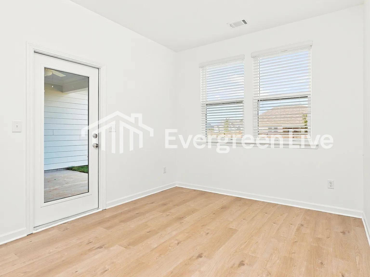 4 bed, 2.0 bath, 1683 sqft, $2,085 — Photo 3