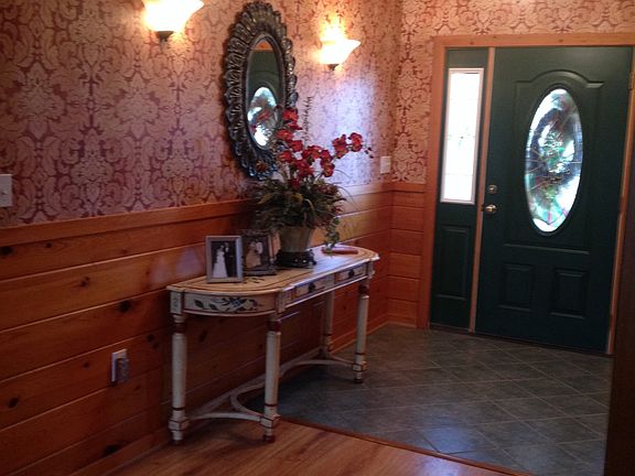 Foyer (coat closet on right)