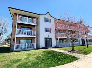 301 Gregory St APT 5, Aurora, IL 60504