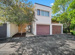 374 Oaktree Ct, Hoffman Estates, IL 60169