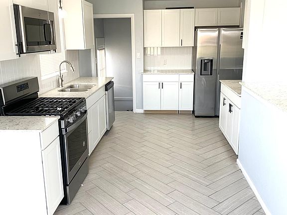 3rd image of 1030 S Kearney St