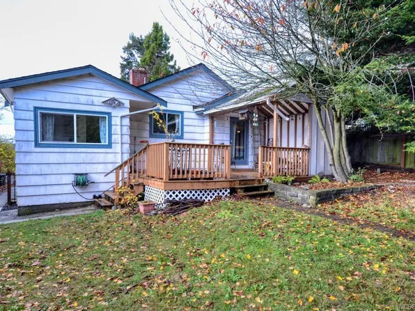 871 Fleming St, Esquimalt, BC V9A 5V3