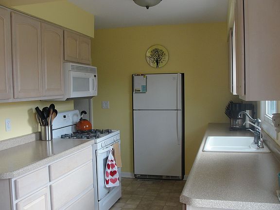 3rd image of 111 Sherwood Dr