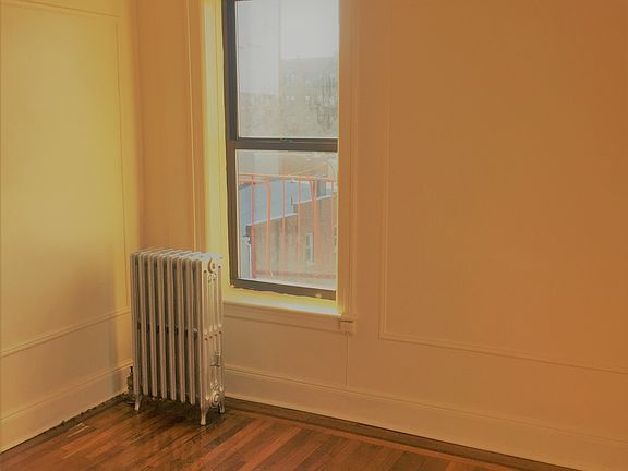 3rd image of 20 E 32nd St APT D2