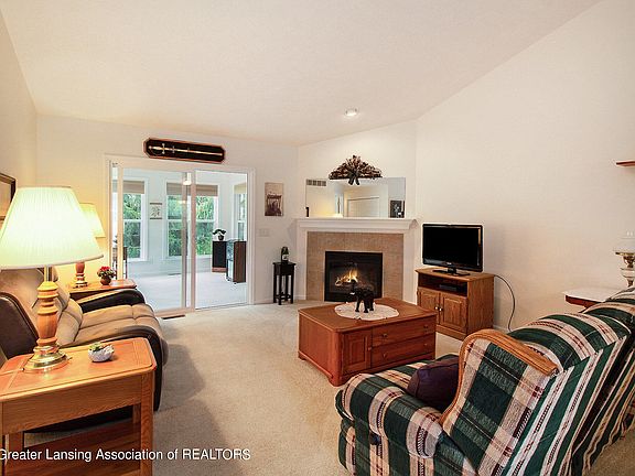 5th image of 285 Barrington Cir #7