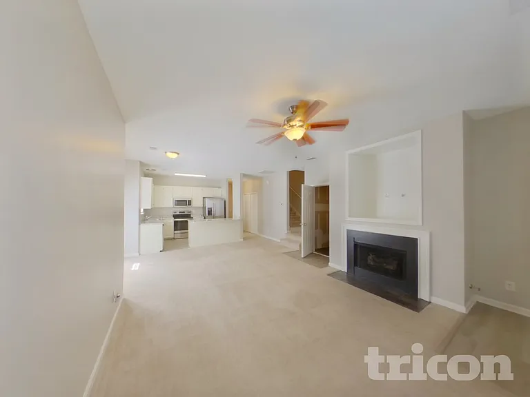 207 Lockleven Dr — Photo 3