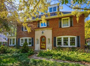 1377 Devonshire Rd, Grosse Pointe Park, MI 48230