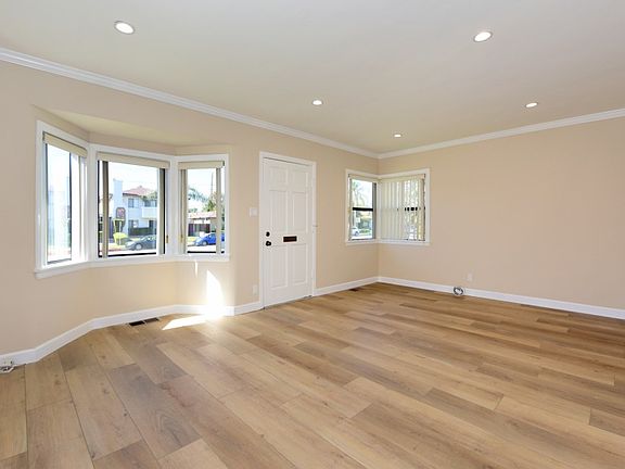 4th image of 1604 N Hollywood Way #A