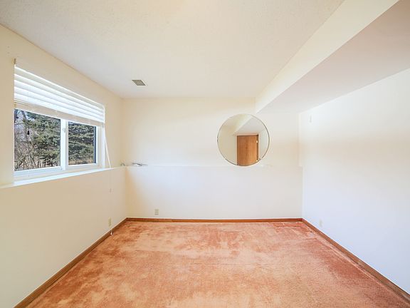 3rd image of 345 Oakwood Dr