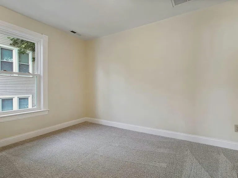 462 Beaumont St — Photo 21