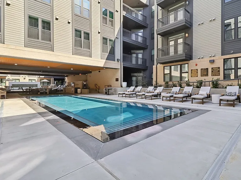 The Brentwood — Photo 20