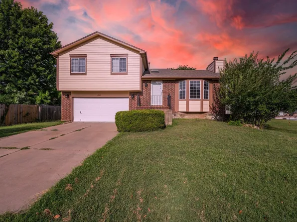 2425 N Beacon Hill St, Wichita, KS 67220